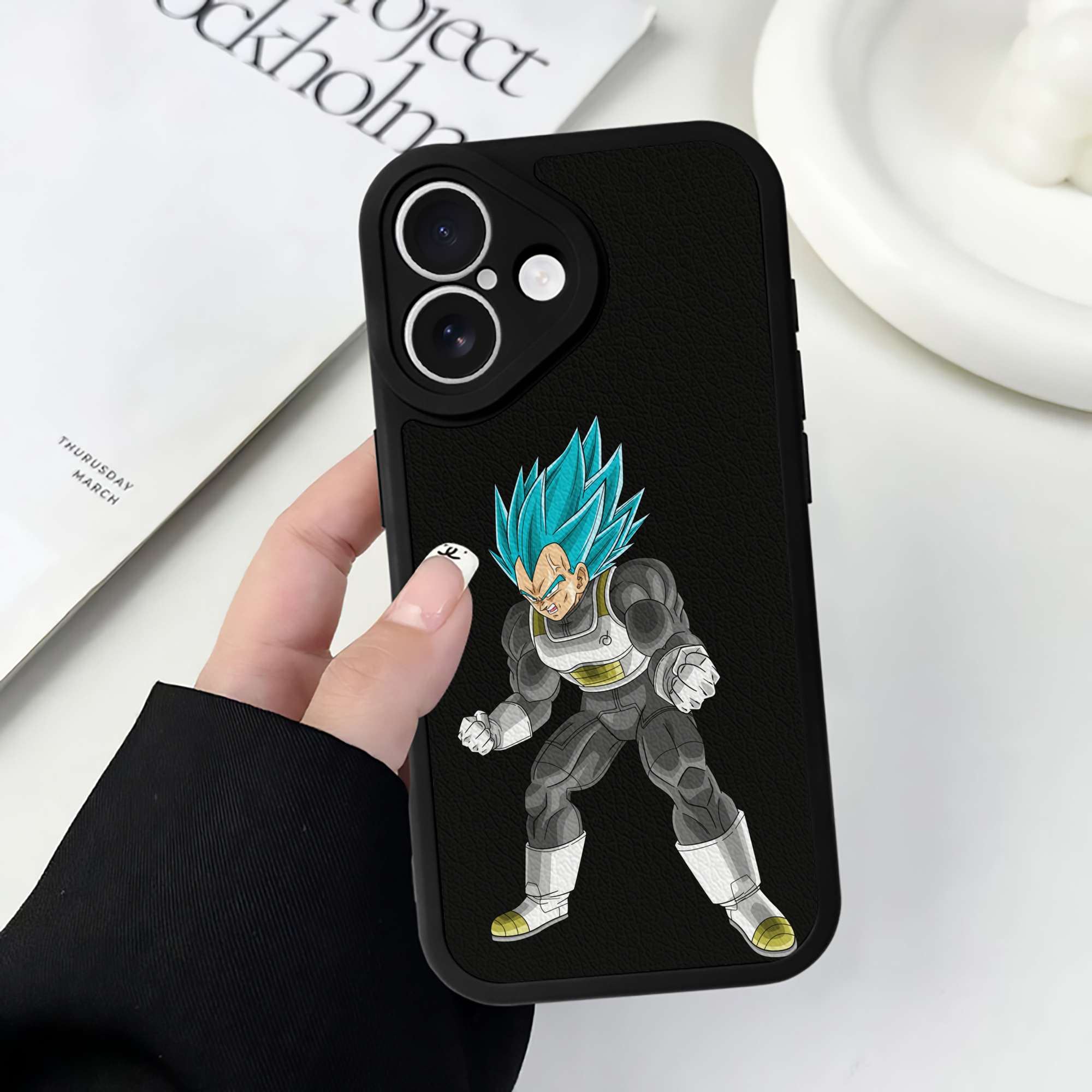 （画像用） ドラゴンボール ベジータ四世（Bejīta Yonsei）DRAGON BALL Vegeta IV 【iPhone 16シリーズ対応】シリコンスマホケース（レザー調） 材質：シリコン